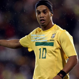 【爱游戏】近两场75分25板！三旬老将独扛内线 广东战术透支引发隐忧